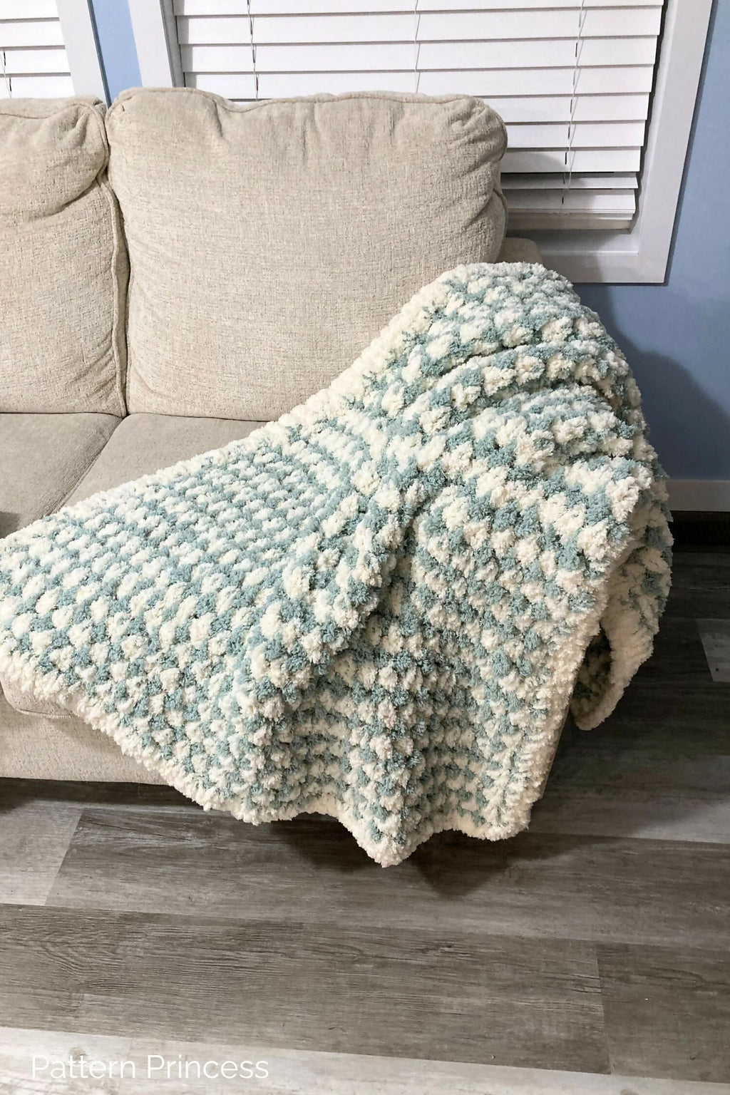 Quick Fluffy Throw Blanket (Crochet)