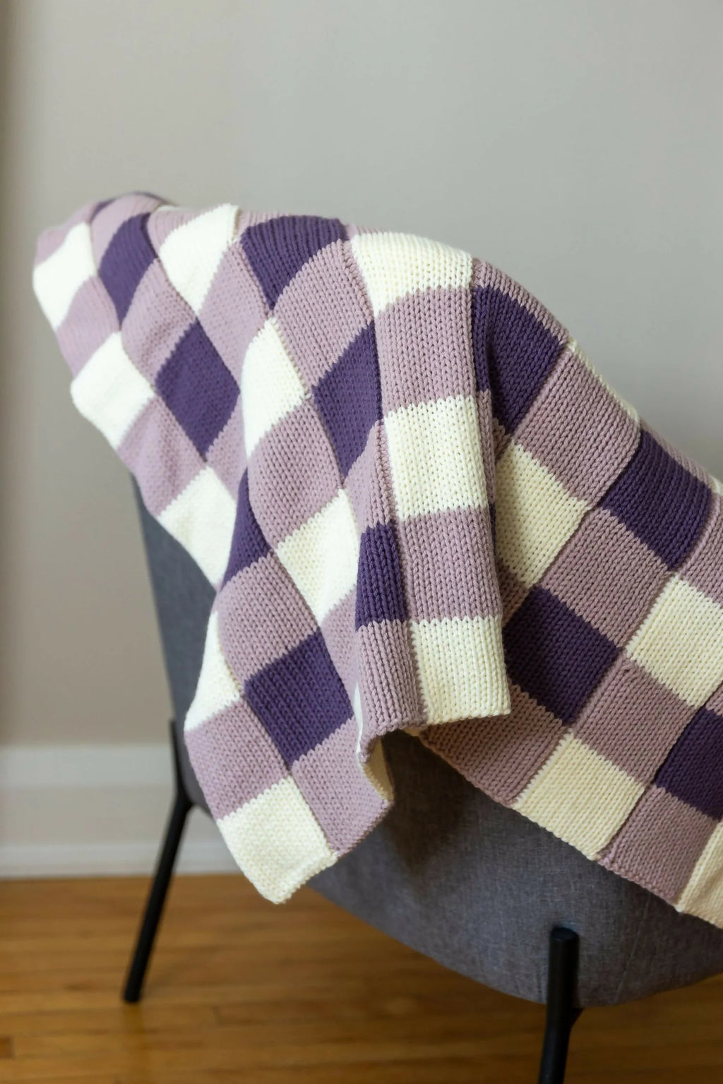 Sleek & Cozy: The New Generation Gingham Blanket (Circular Knitting Machine)